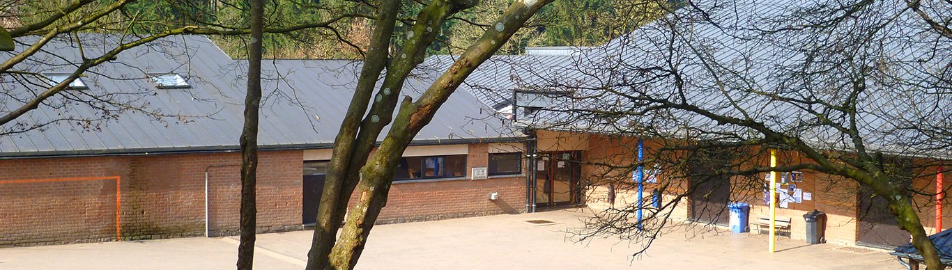 Vue extérieure du bâtiment de l’école